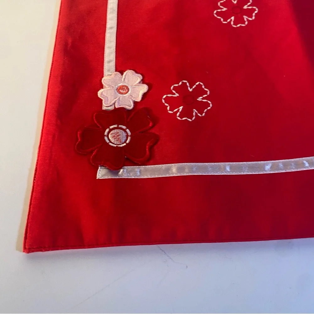 Set Of 2 Home Studio Flower Appliqué Flowers White Ribbon Border Red Placemats